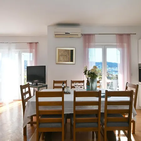 House Vukman Villa *